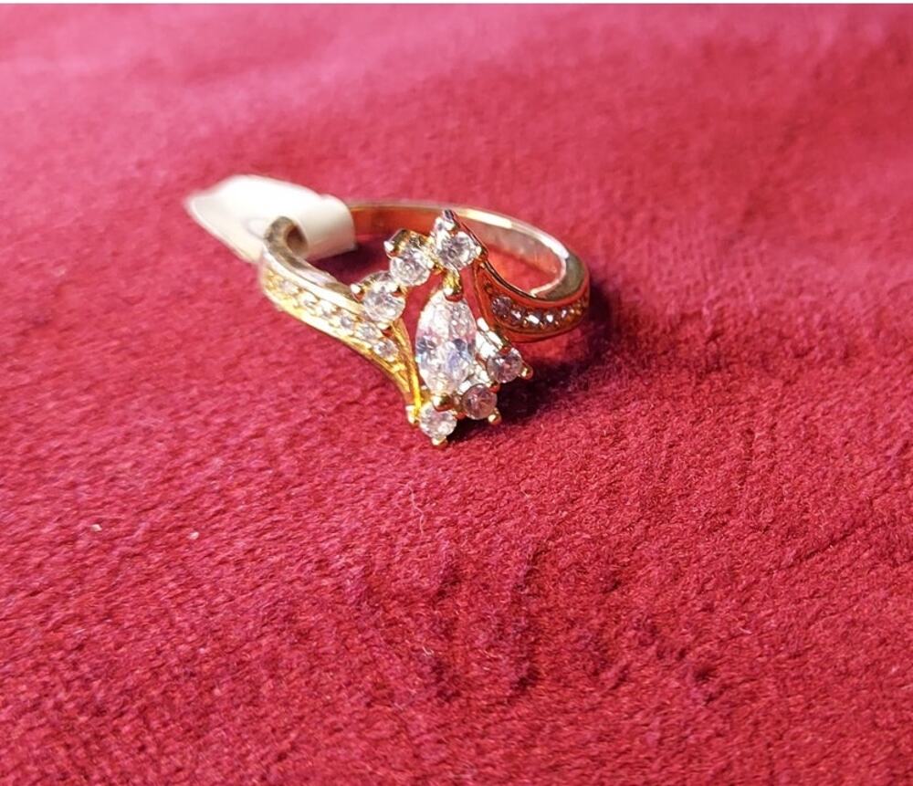Retro Gold‑Tone Marquise Crystal Cluster Ring (Costume Jewelry, Size 10)
